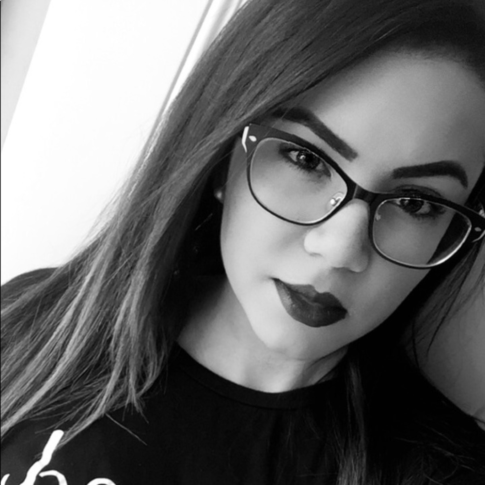 Meet your Posher, Mirthalice